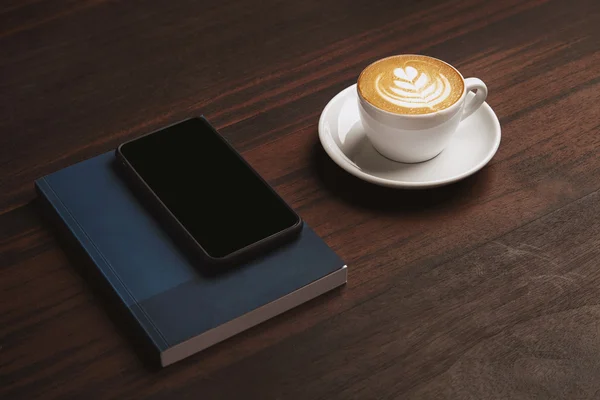 Perfekter Cappuccino mit Baummilchschaum-Kunst obendrauf — Stockfoto