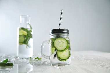 Alkolsüz salatalık mojito limonata
