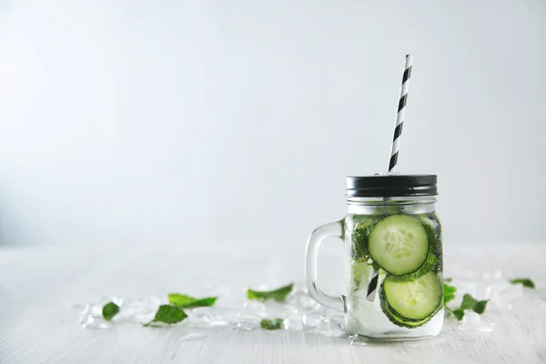 Rustic jar with cold fresh mojito — Stock fotografie