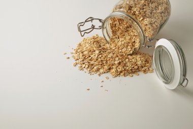 sağlıklı haddelenmiş yulaf ile tam açık rustik kavanoz 