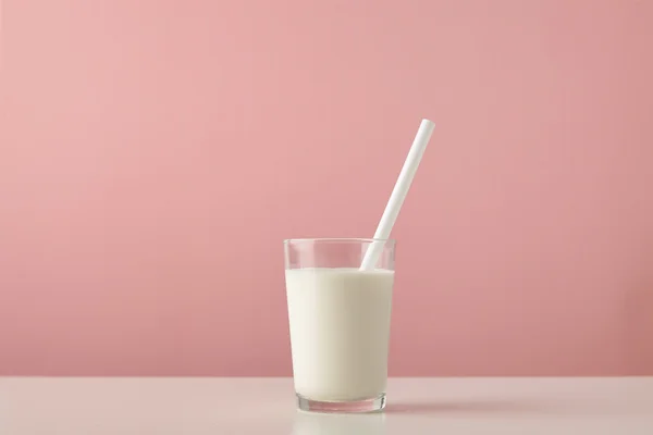 Glass with fresh organic milk — Stock Photo, Image