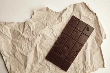 zanaat kağıt üzerinde organik sağlıklı çikolata çubuğu