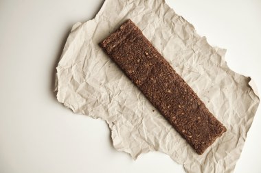 çilek ile taze pişmiş sağlıklı çikolata bar