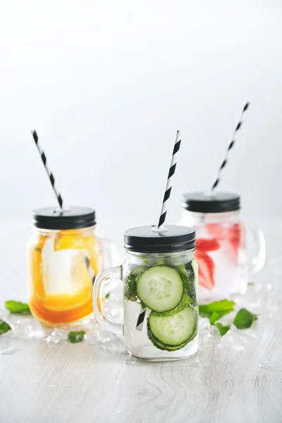 Rustikální sklenice s limonády — Stock fotografie