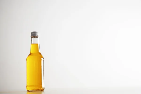 Botella con limonada de manzana — Foto de Stock