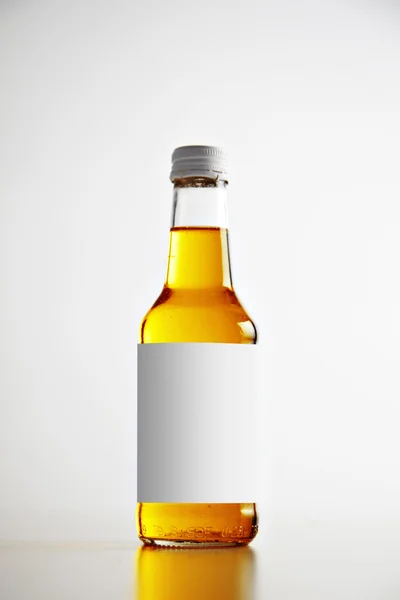 Flasche mit transparentem Glas verschlossen — Stockfoto