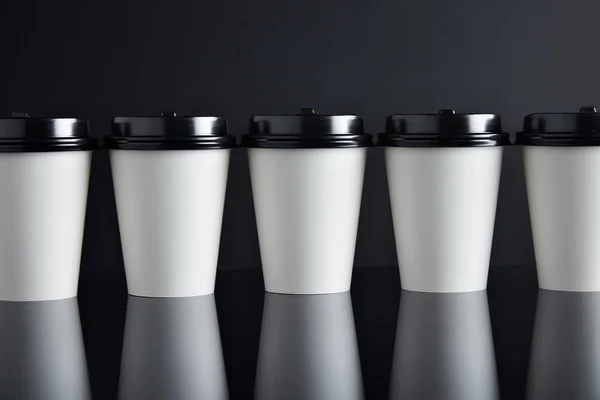 Many white paper cups for hot beverages — Stock Photo, Image