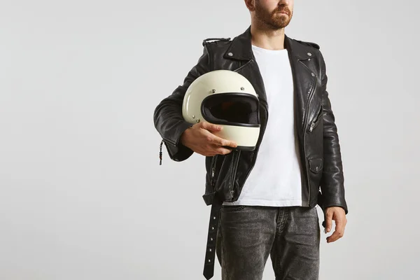 Hombre en chaqueta de cuero con casco — Foto de Stock