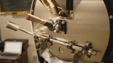 Working roasting coffee machine