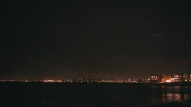 Yeni yılda İzlanda ve birçok havai fişek