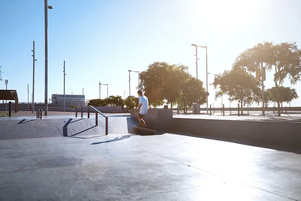 Man with beard and tattoos skating on longboard — Stock Photo, Image