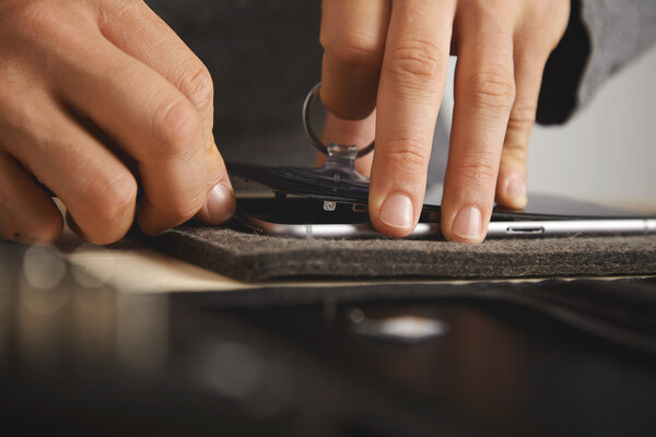 Master uses vacuum plug