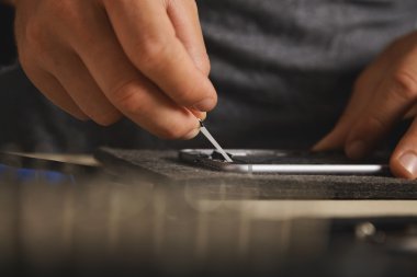 Ellerini kaldır pil tutkal kullanarak