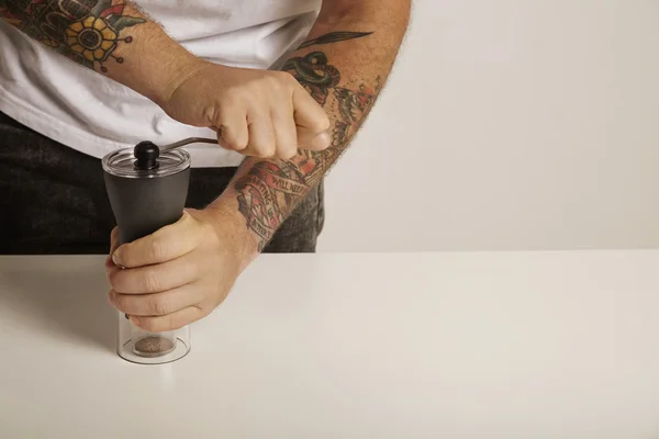 Man grinds coffee beans — Stock Photo, Image