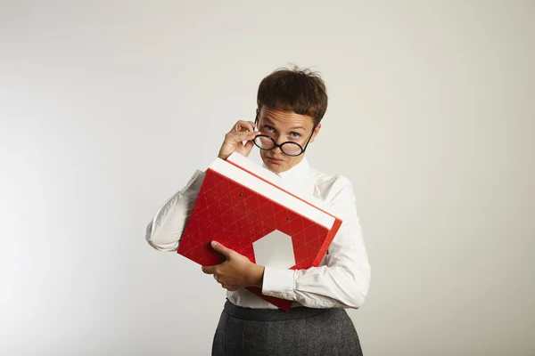 Strenger Lehrer blickt in Kamera — Stockfoto