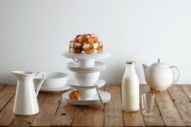 Modern beyaz çay-ware