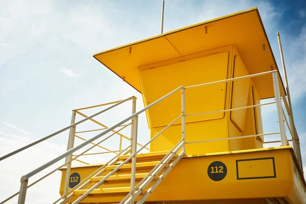 Rettungsschwimmkabine mit geschlossenen Fenstern — Stockfoto