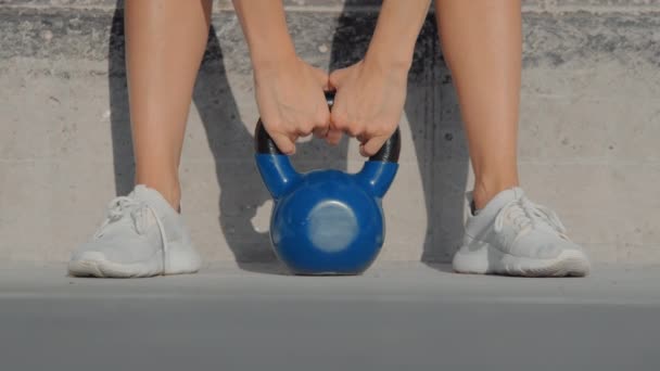 Woman lift small heavy weight, concept burden — Stock video