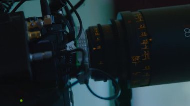 Profesyonel yapım film kamerasının kapanışı 