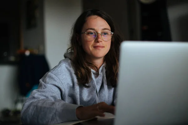 Young millennial woman use laptop in cosy home — Stock Photo, Image