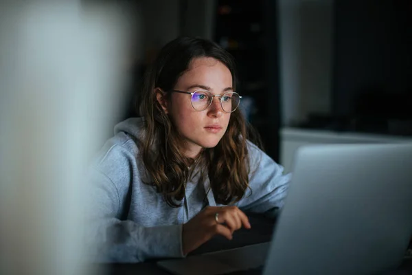 Young millennial woman use laptop in cosy home — Stock Photo, Image