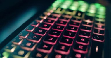 Profesyonel oyuncu liderliğindeki klavyeye yaklaş