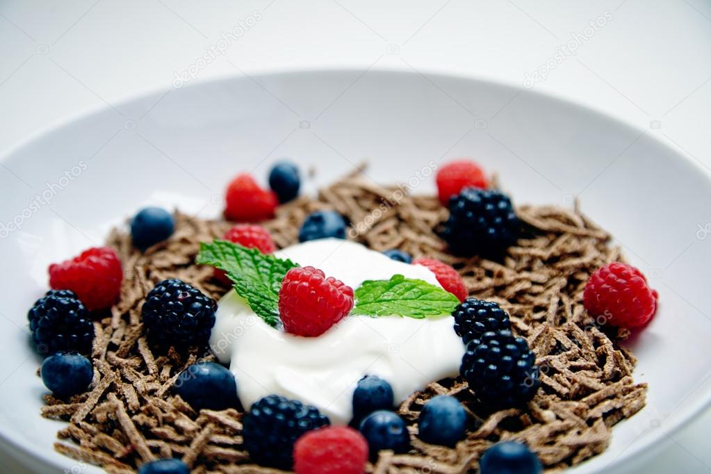 Close up muesli with berries and yougurt 