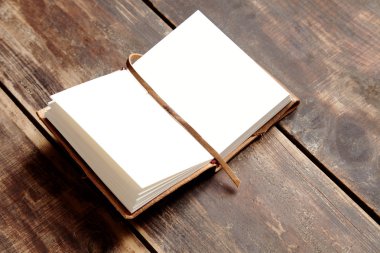 açık defter bir yana