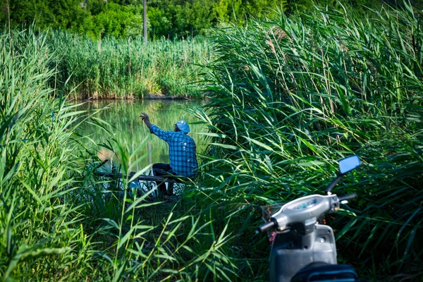 Pêche Comme Passe Temps Homme Pêchant Avec Une Canne Pêche — Photo