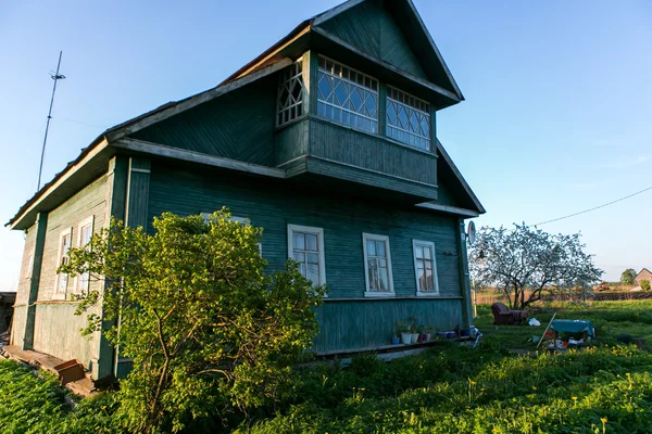 Köyde eski ahşap bir ev