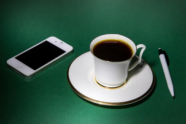 A cup of coffee, mobile and pen — Stock Photo, Image