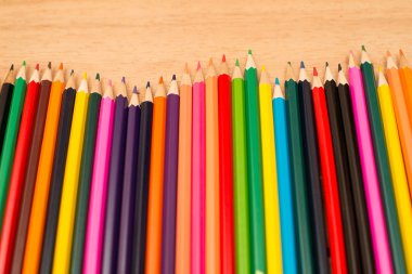 Metin alanı ile kalemler çok renkli