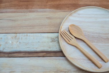 ahşap yemek ve ahşap table.with metin alanı üzerinde ahşap çatalı