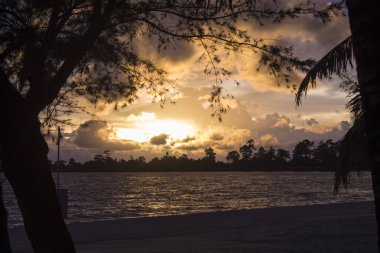 Günbatımı Kamboçya Sokha Beach