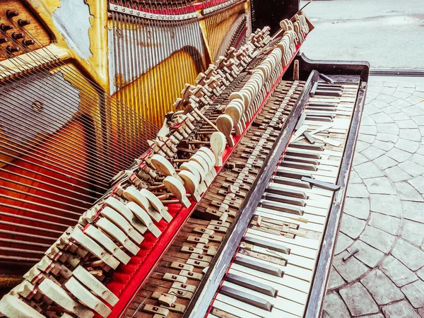 Fragment of an old broken and peeling piano with missing parts — Stock Photo, Image