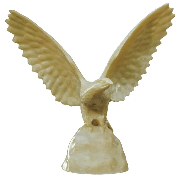 Faragott elefántcsont szobor egy sas kitárt szárnyakkal, elszigetelt háttérrel. 3D-s renderelés — Stock Fotó