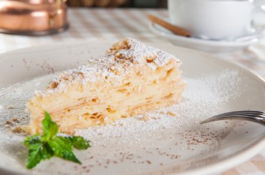 Lezzetli tatlı Napoleon - katman Pasta krema ile