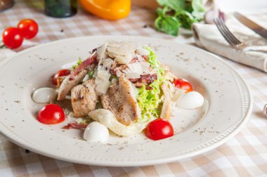 Klasik Sezar salatası