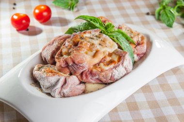 Delesious sıcak somon pancar hamur rulo