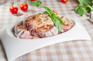 Delesious sıcak somon pancar hamur rulo