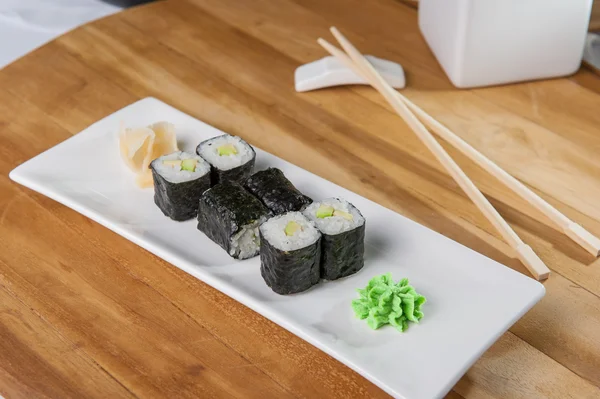 Rotoli vegani con avocado — Foto Stock