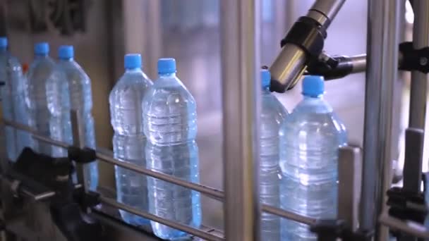 Παραγωγή πόσιμου νερού και ποτών — Αρχείο Βίντεο