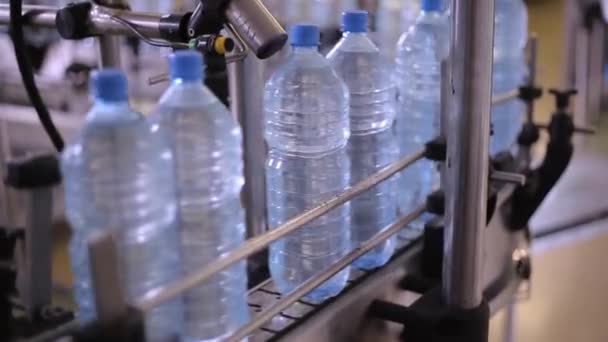 Παραγωγή πόσιμου νερού και ποτών — Αρχείο Βίντεο