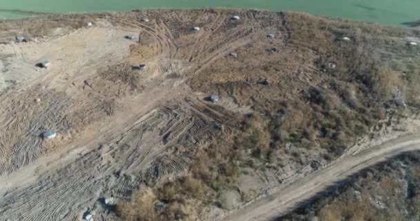 Décharge, vue de la hauteur de la décharge conservée, stockage des ordures, extraction du méthane. — Video