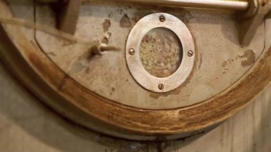 Eski kahve makinesi çalışıyor