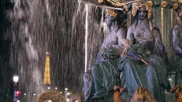 Macro shooting of fountain on the Place de la Concorde at night in Paris — Stock Video