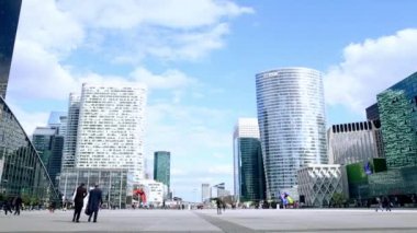 Yaşam, la Defense iş bölgesine