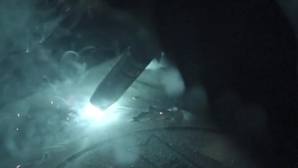 Soudage à la mécanique automobile au ralenti 