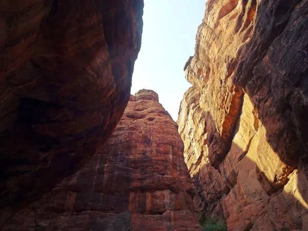 Badami rock kesimi mağaralar Karnataka, Hindistan