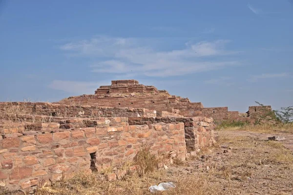 Mandore Kalesi harabeleri Jodhpur Rajasthan Hindistan